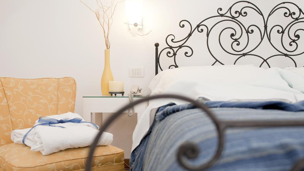 Albergo 'La Vigna' Procida Quarto foto